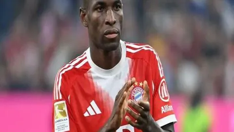 欧文剃须换新颜，展现青春活力！